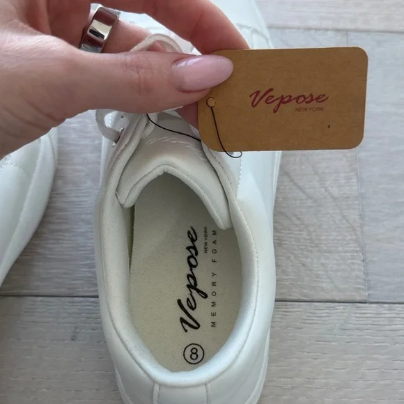 Vepose Women's Classic White Sneakers - Picture 8 of 8